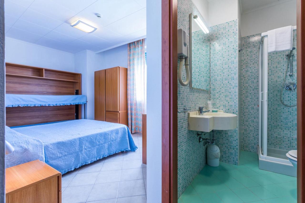 Hotel Stella Marina มารินา ดิ เชชินา ภายนอก รูปภาพ