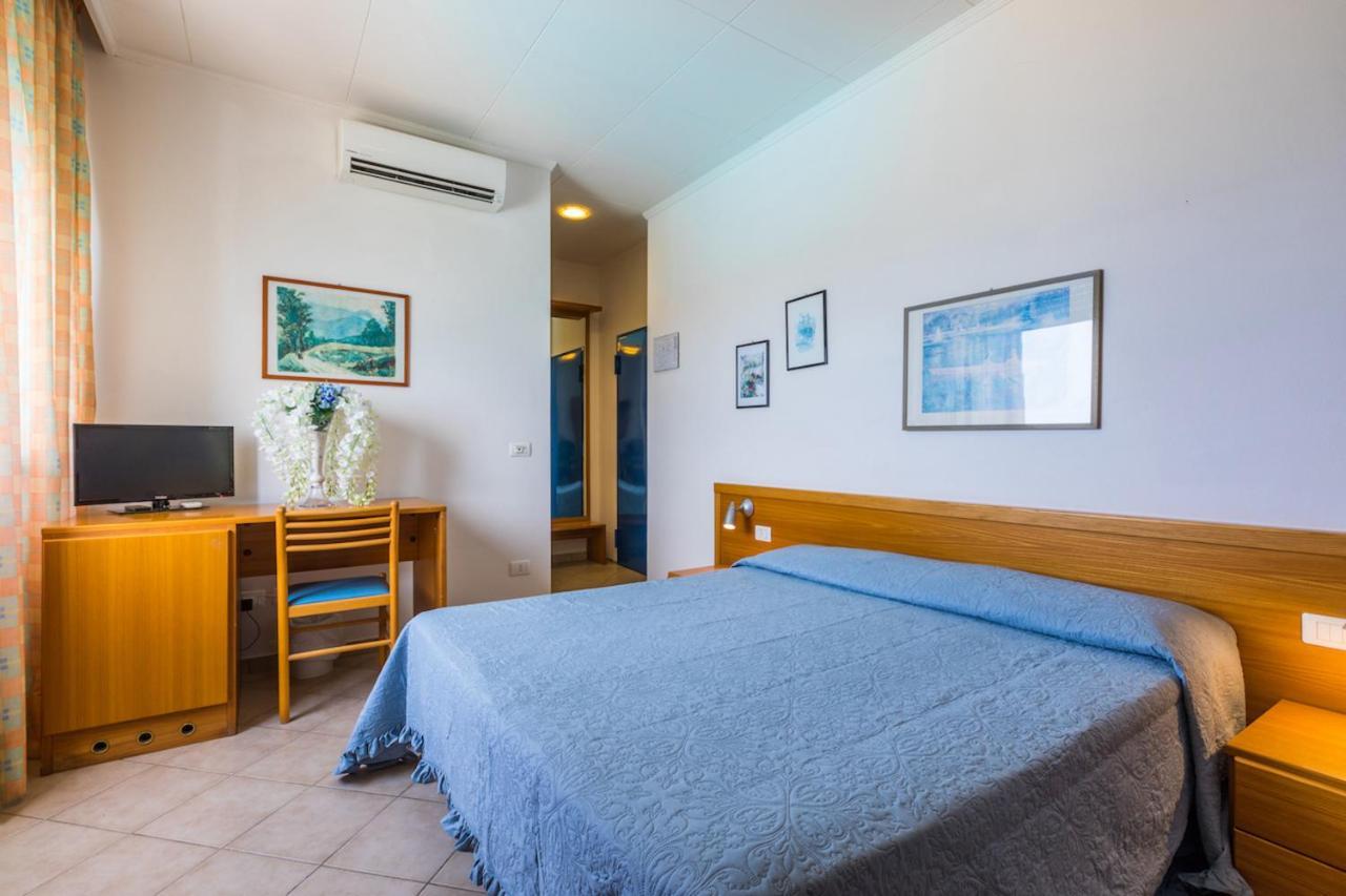 Hotel Stella Marina มารินา ดิ เชชินา ภายนอก รูปภาพ
