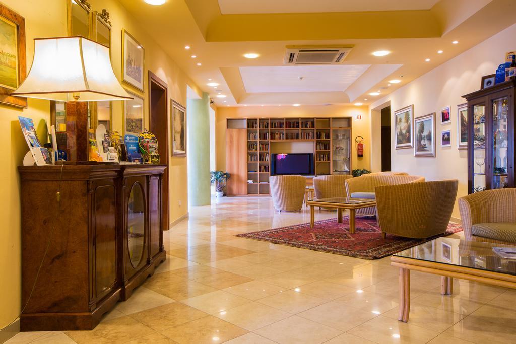 Hotel Stella Marina มารินา ดิ เชชินา ภายนอก รูปภาพ