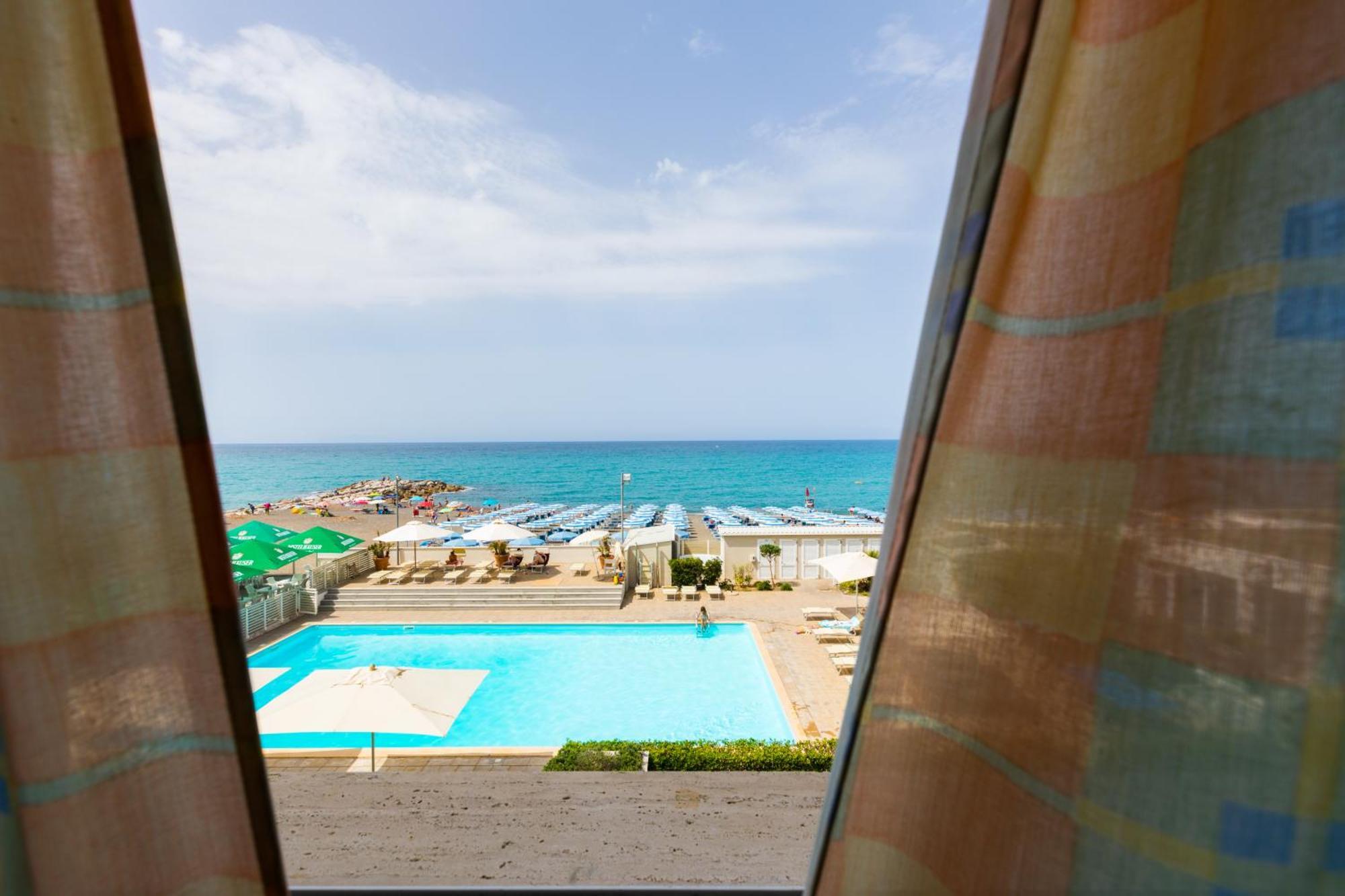 Hotel Stella Marina มารินา ดิ เชชินา ภายนอก รูปภาพ