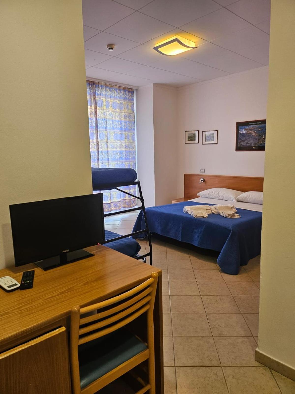 Hotel Stella Marina มารินา ดิ เชชินา ภายนอก รูปภาพ