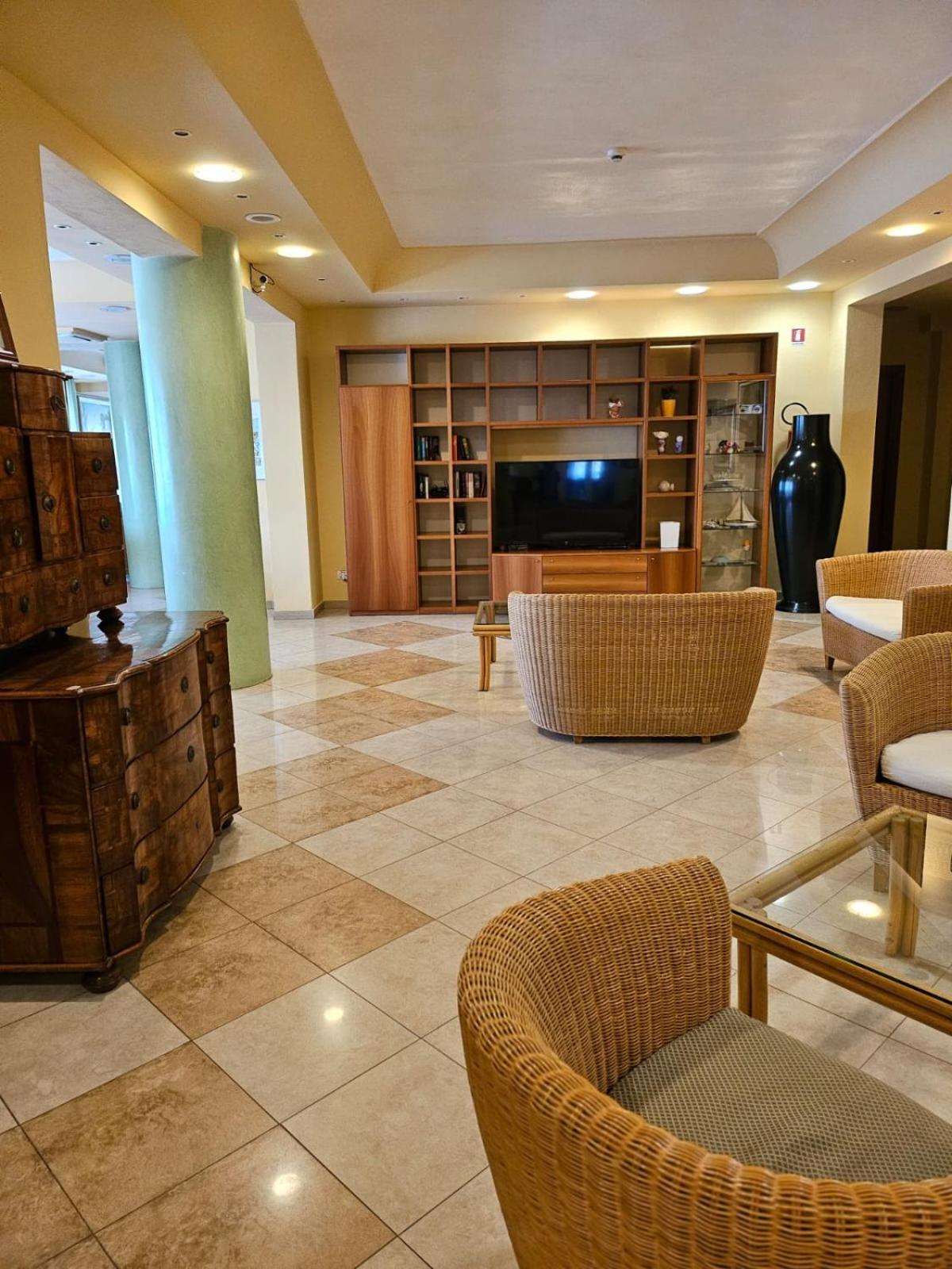 Hotel Stella Marina มารินา ดิ เชชินา ภายนอก รูปภาพ
